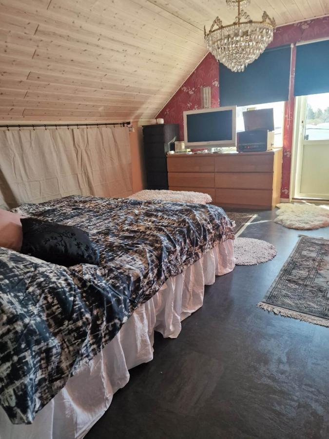 Charming Room With Big Bed Luleå Zewnętrze zdjęcie